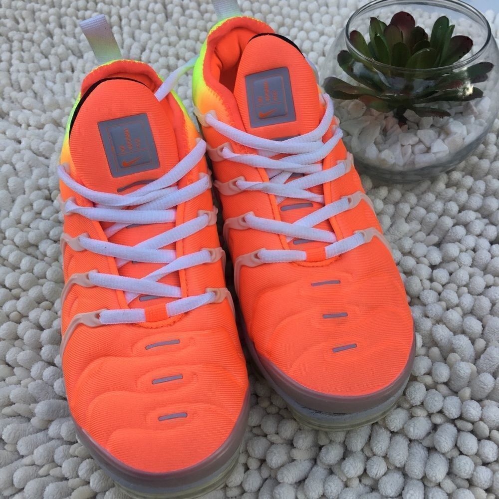 NIKE AIR VAPORMAX RUNNING SHOES 2017 - Picture 8 of 10